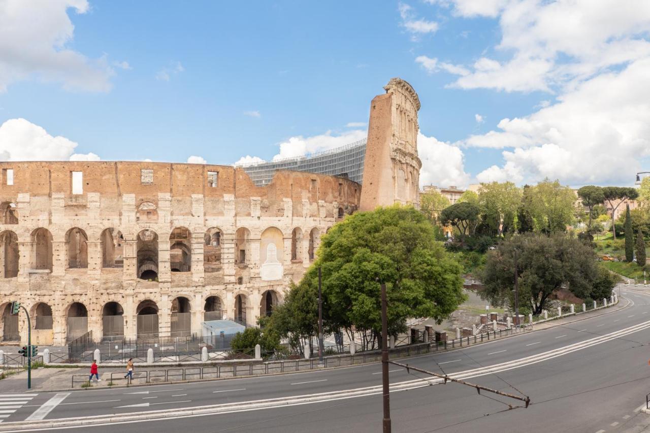 Iflat Unforgettable In Front Of Colosseum Róma Kültér fotó