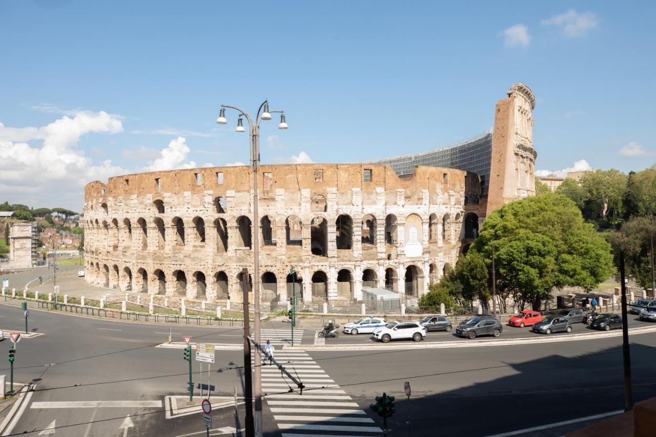 Iflat Unforgettable In Front Of Colosseum Róma Kültér fotó